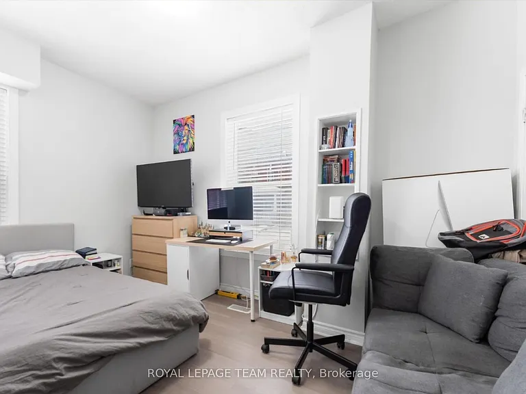 4 Eccles St #2 — Photo 4