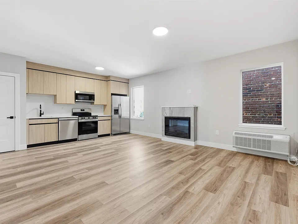 304 61st St #2C