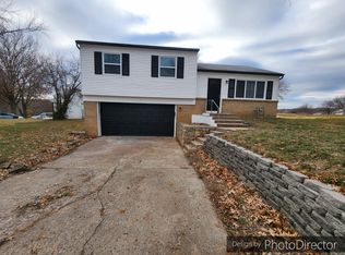 3200 S Queen Ridge Dr, Independence, MO 64055