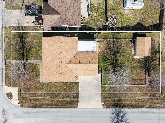 2nd image of 401 N Parkview St
