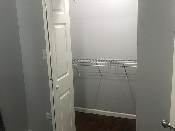 5th image of 3657 S Wood St Unit 2