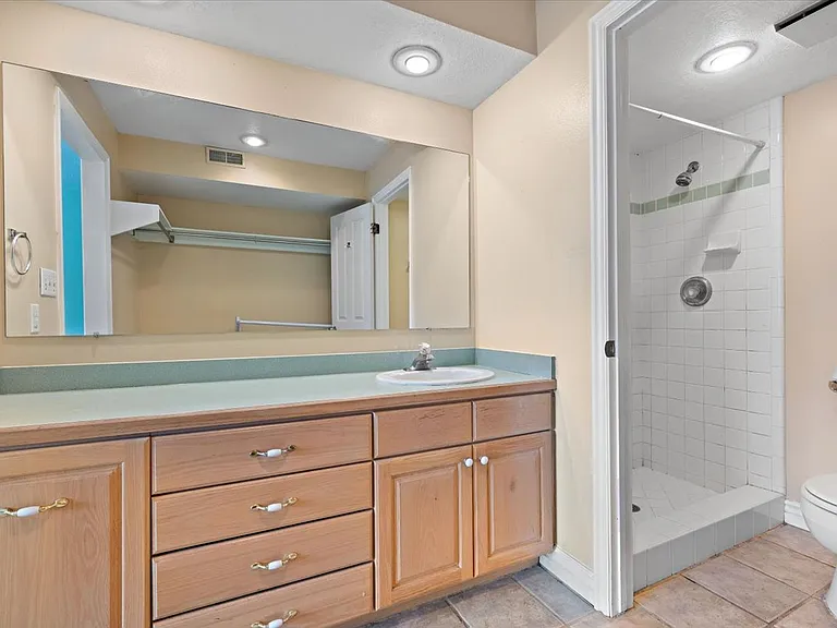 1541 N Riverside Ave #18 — Photo 10