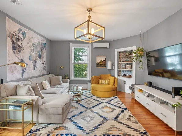 12 Linden St APT 4, Salem, MA 01970