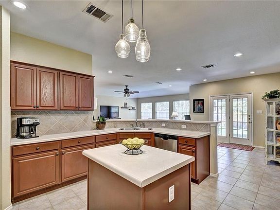 5th image of 4411 Hunters Lodge Dr