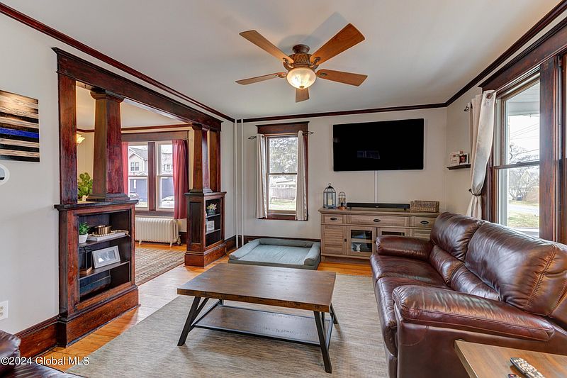 4th image of 134 Berkshire Blvd