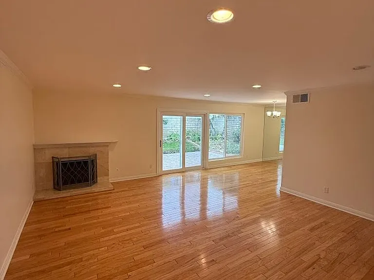 23350 Keswick St — Photo 6