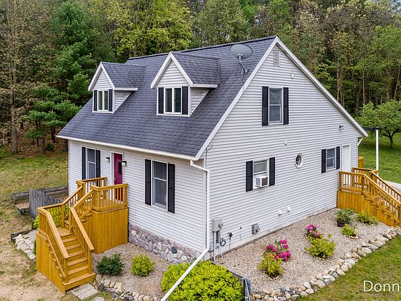 2nd image of 9674 Courtland Dr NE