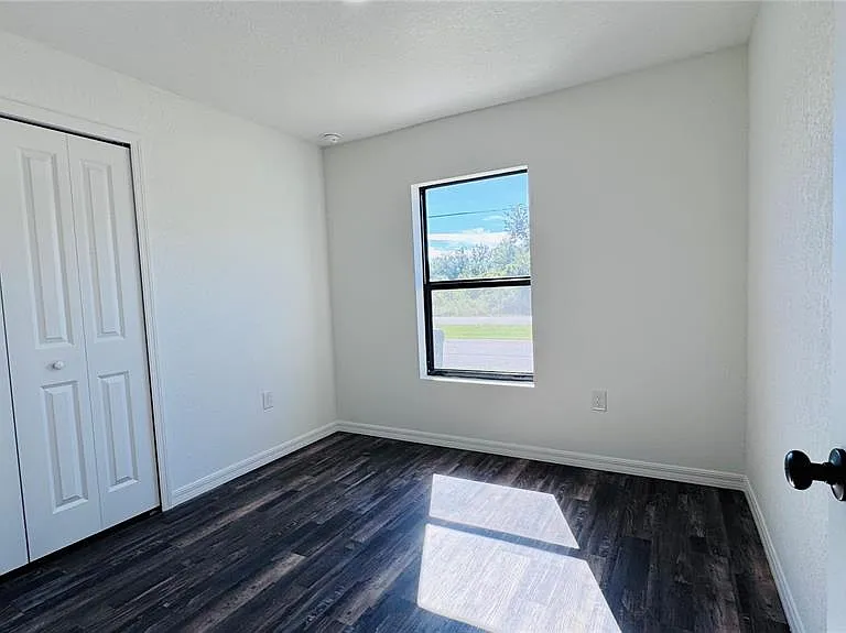 240 Organ St — Photo 12