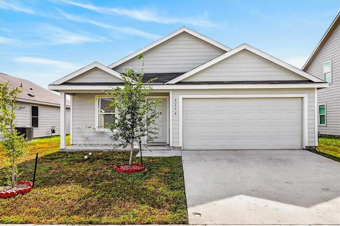 4 bed, 2.0 bath, 1663 sqft, $2,400 — Photo 1