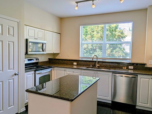 5th image of 3116 164th St SW APT 320