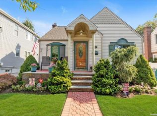 16 Franklin Ave, New Hyde Park, NY 11040