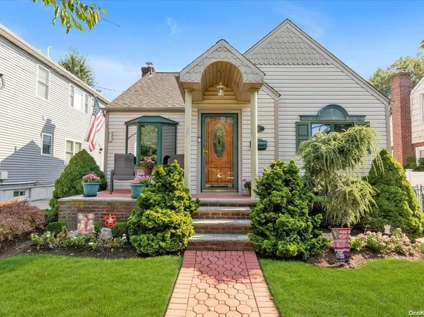 16 Franklin Avenue, New Hyde Park, NY 11040