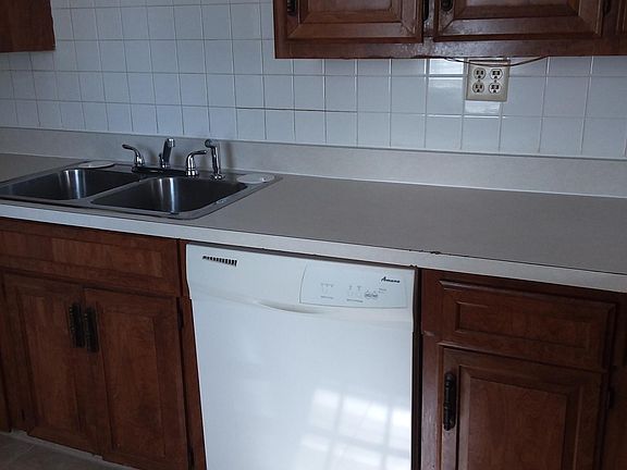 5th image of 242 Franklin St