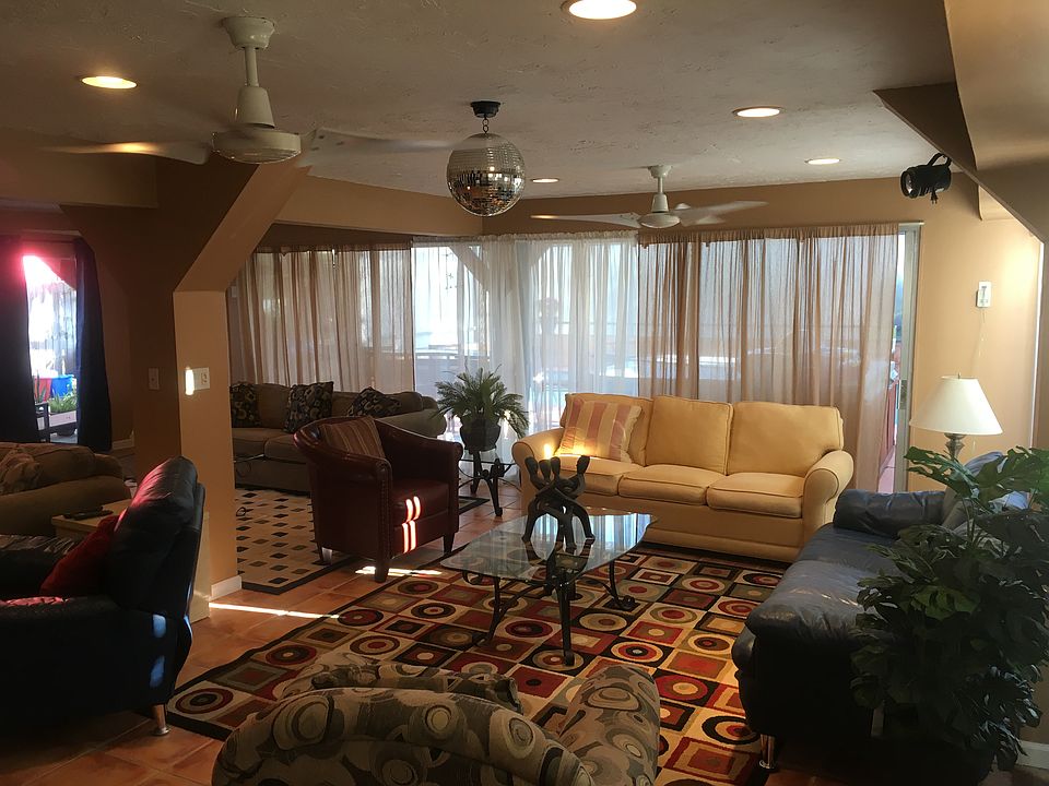 1st image of 637 Calle De Peru