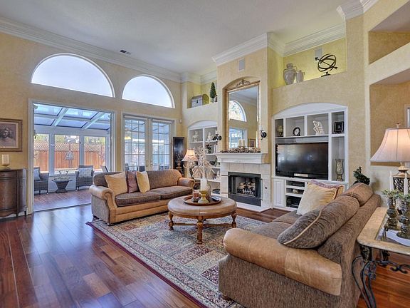2nd image of 1525 Gold Finch Ct