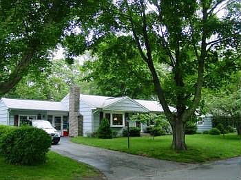 2nd image of 12 Pepperidge Ln