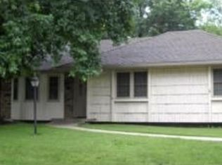 518 NE 2nd St, Blue Springs, MO 64014