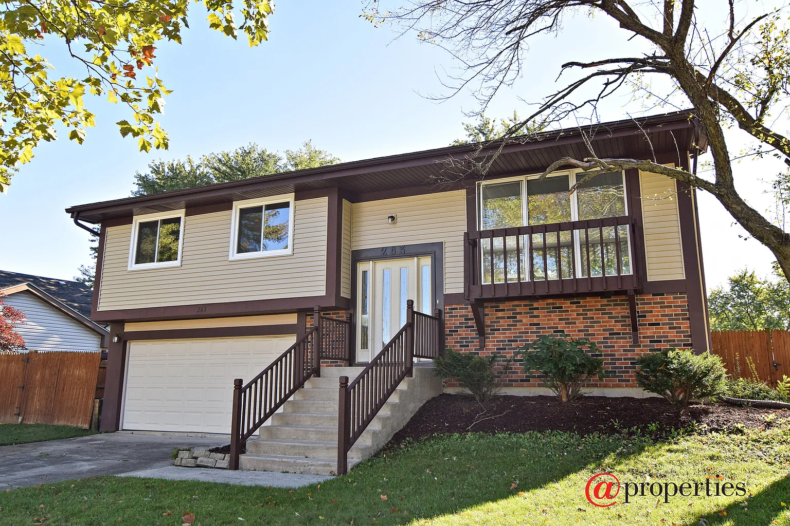 263 Oxford Ln photo 1