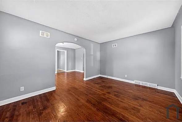 3 bed, 960 sqft, $1,150 — Photo 2