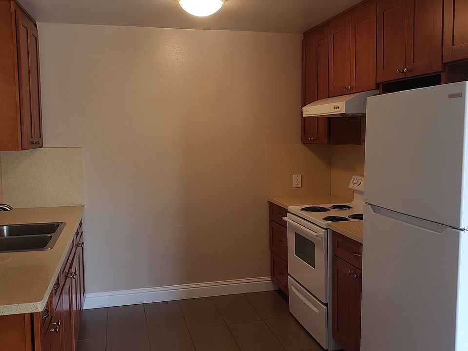 1st image of 215 Echo Ave #4