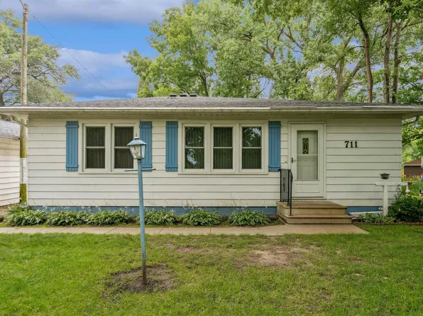 711 1st St, Evansdale, IA 50707