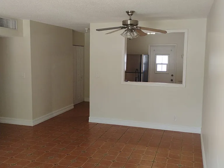 5011 W Oakland Park Blvd #203 — Photo 4