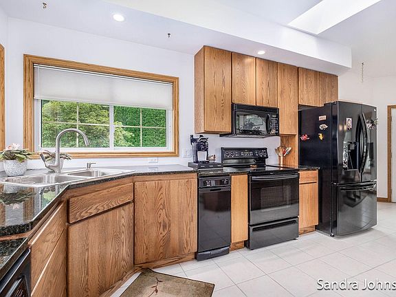 4th image of 12993 Valley Dr