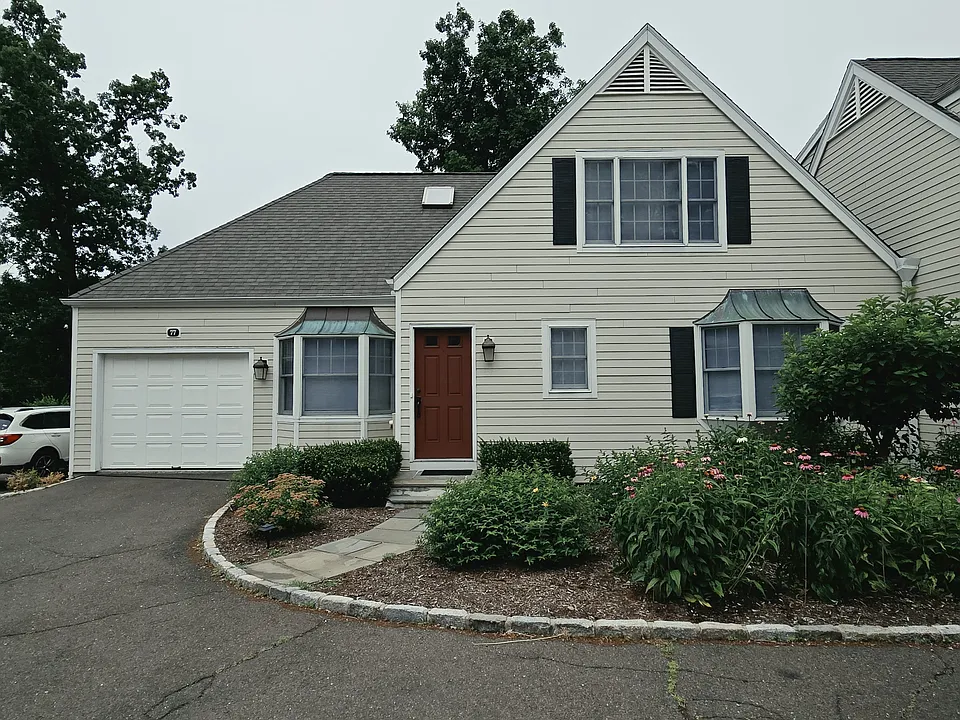 77 Forest St