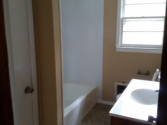 5th image of 1408 NE Bluebird Dr