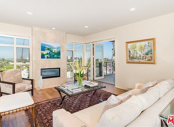 5th image of 447 N Doheny Dr APT 401