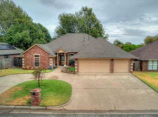 308 Tumbleweed Rd, Yukon, OK 73099