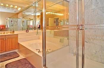 2nd image of 3602 Yacht Club Dr APT 402