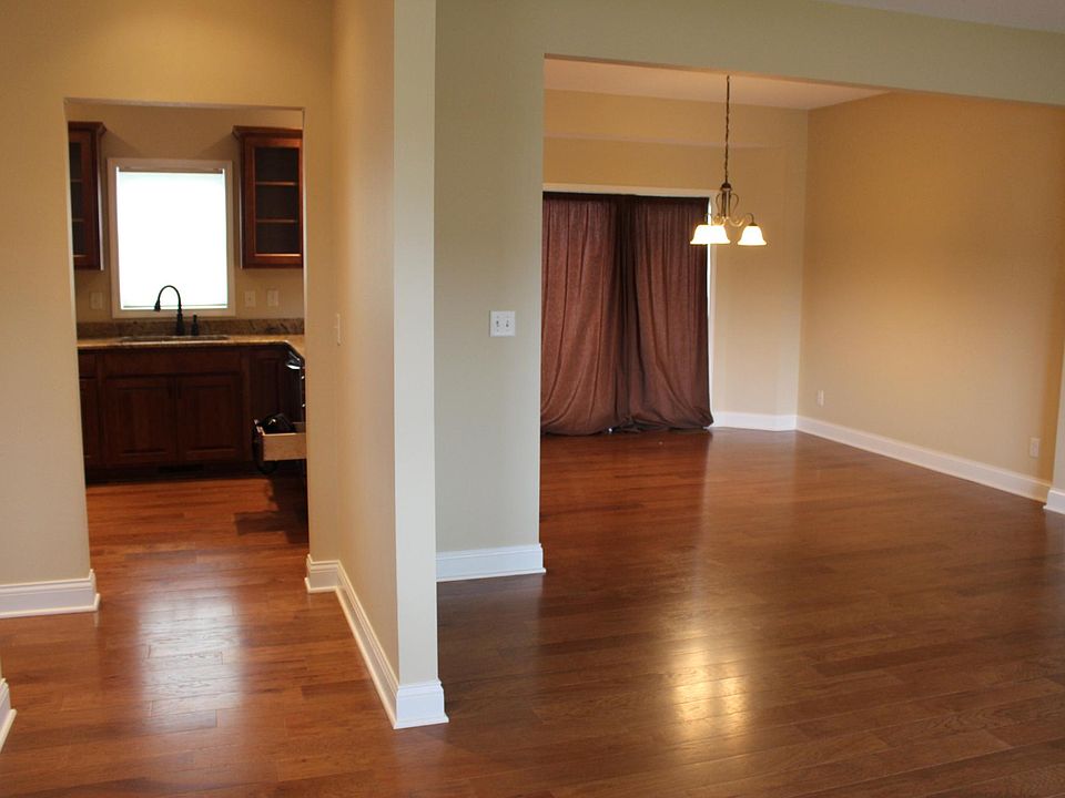 2nd image of 2727 Kingston Dr