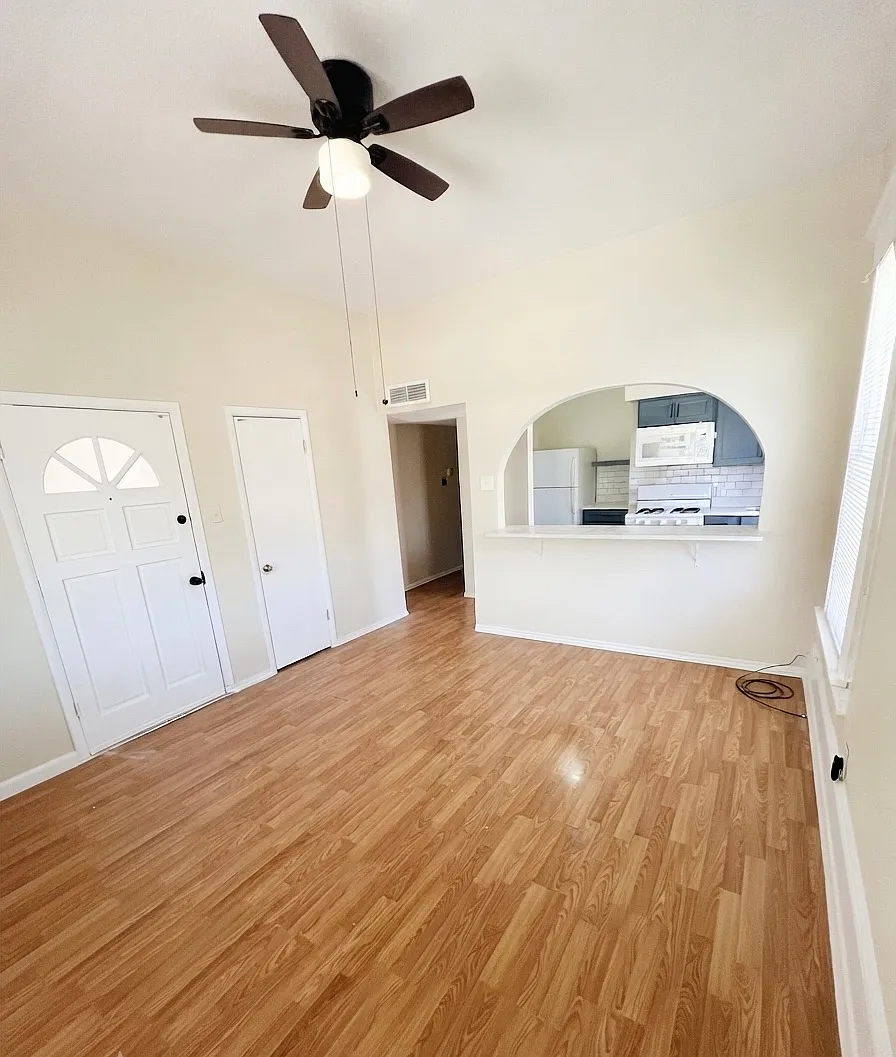 2 bed, 1050 sqft, $1,400 — Photo 3