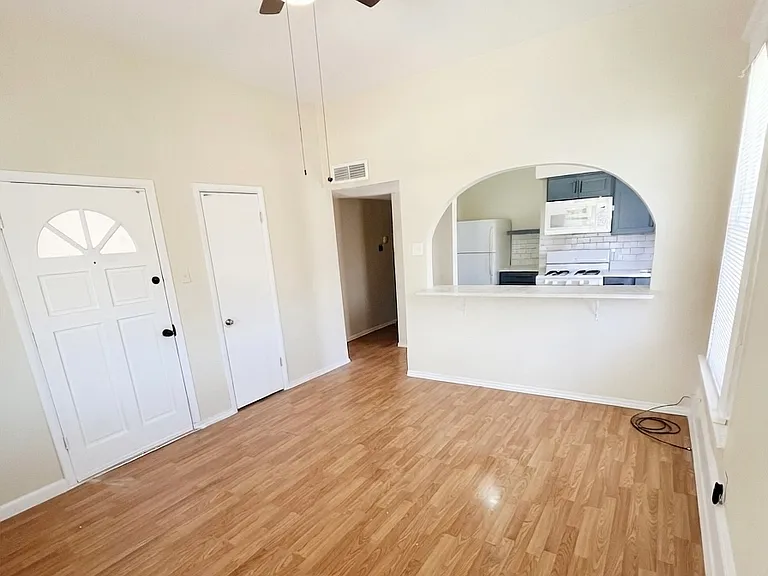 215 W Nevada Ave #B — Photo 4
