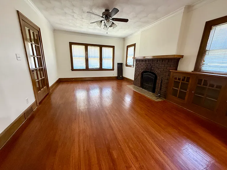 422 Paris Ave — Photo 4