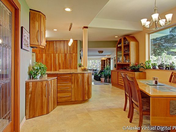 Kitchen/Dining Area