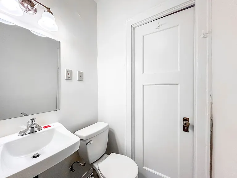 1325 West 27th St — Photo 11
