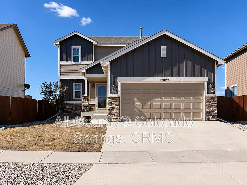 4 bed, 3.5 bath, 2207 sqft, $2,700 — Photo 1