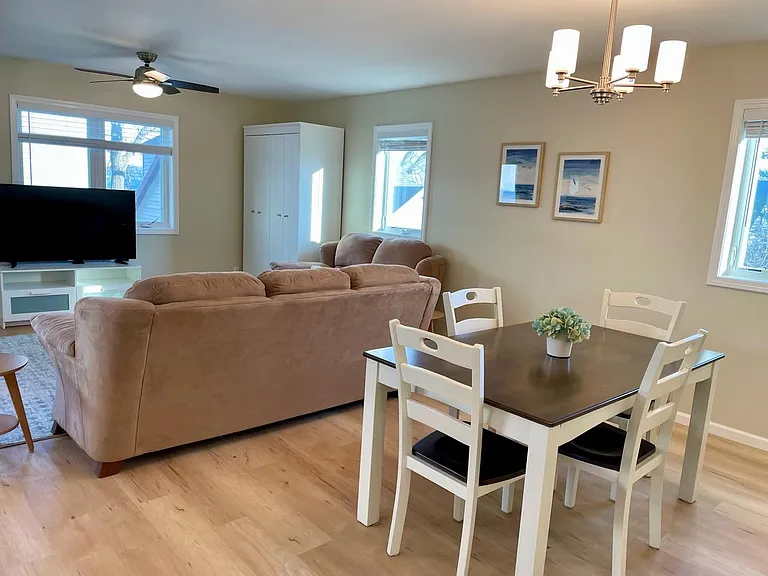 Dining/living room.