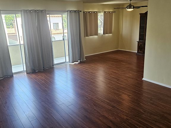2nd image of 638 W Knoll Dr #4