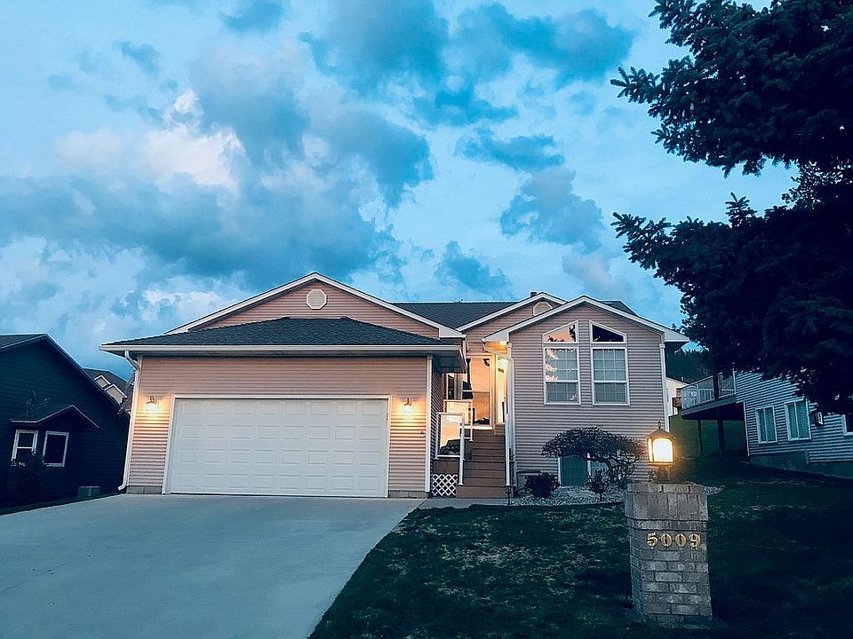 Gated, quiet community, pool