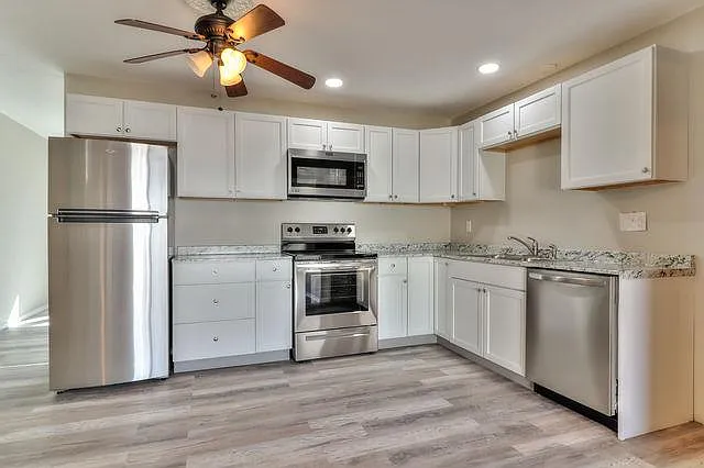 1512 Kings Way — Photo 2