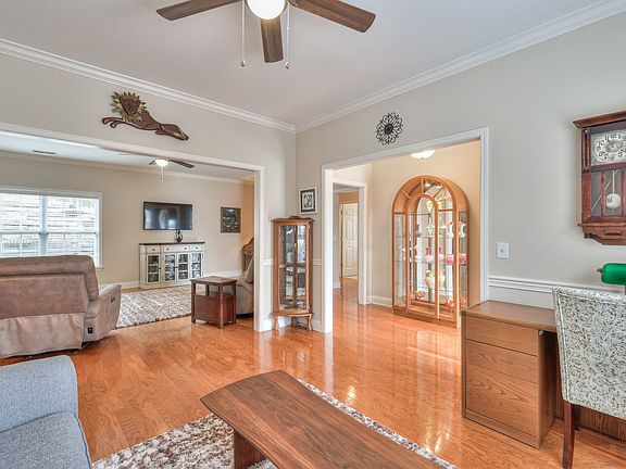 4th image of 234 Wrennewood Ln