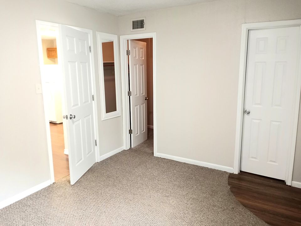 bedroom, closet