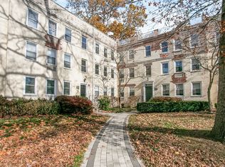 120 Woodside Grn #2B, Stamford, CT 06905