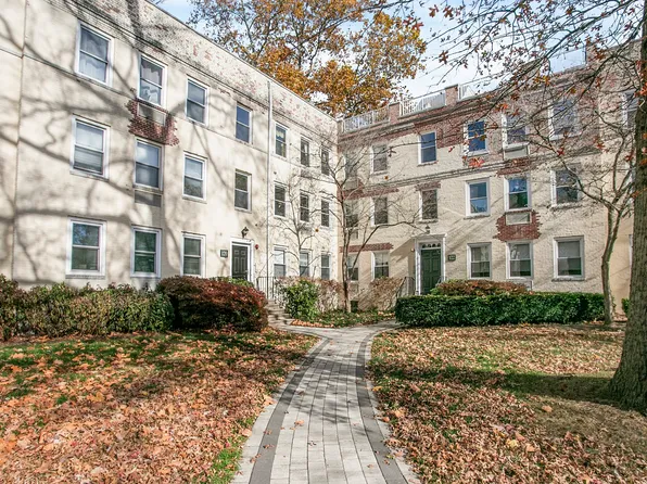 120 Woodside Green #2B, Stamford, CT 06840