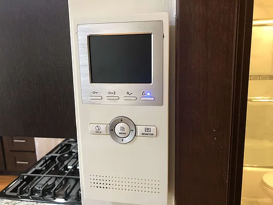 Rented by 18 REALTY | media 5