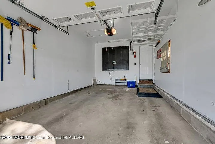 19 Bradley Ave — Photo 23