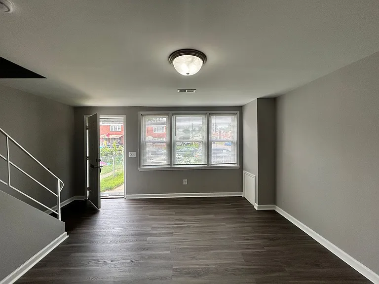 2617 Northshire Dr — Photo 7